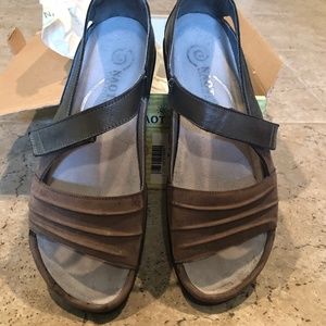 Ladies Naot sandals